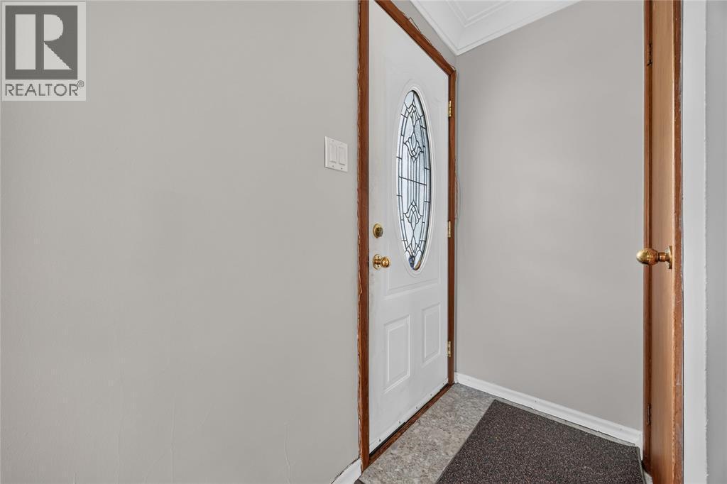 298 Elsfield Crescent, Sarnia, ON