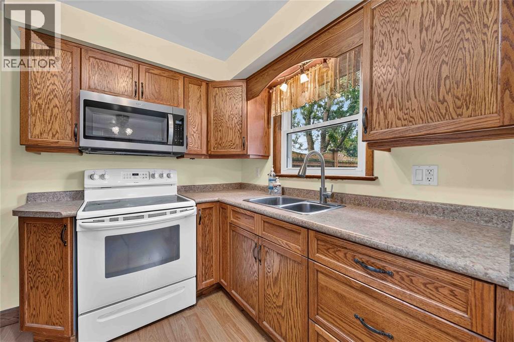 298 Elsfield Crescent, Sarnia, ON
