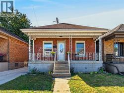21 CAMERON Avenue N Hamilton, ON L8H 4Y9