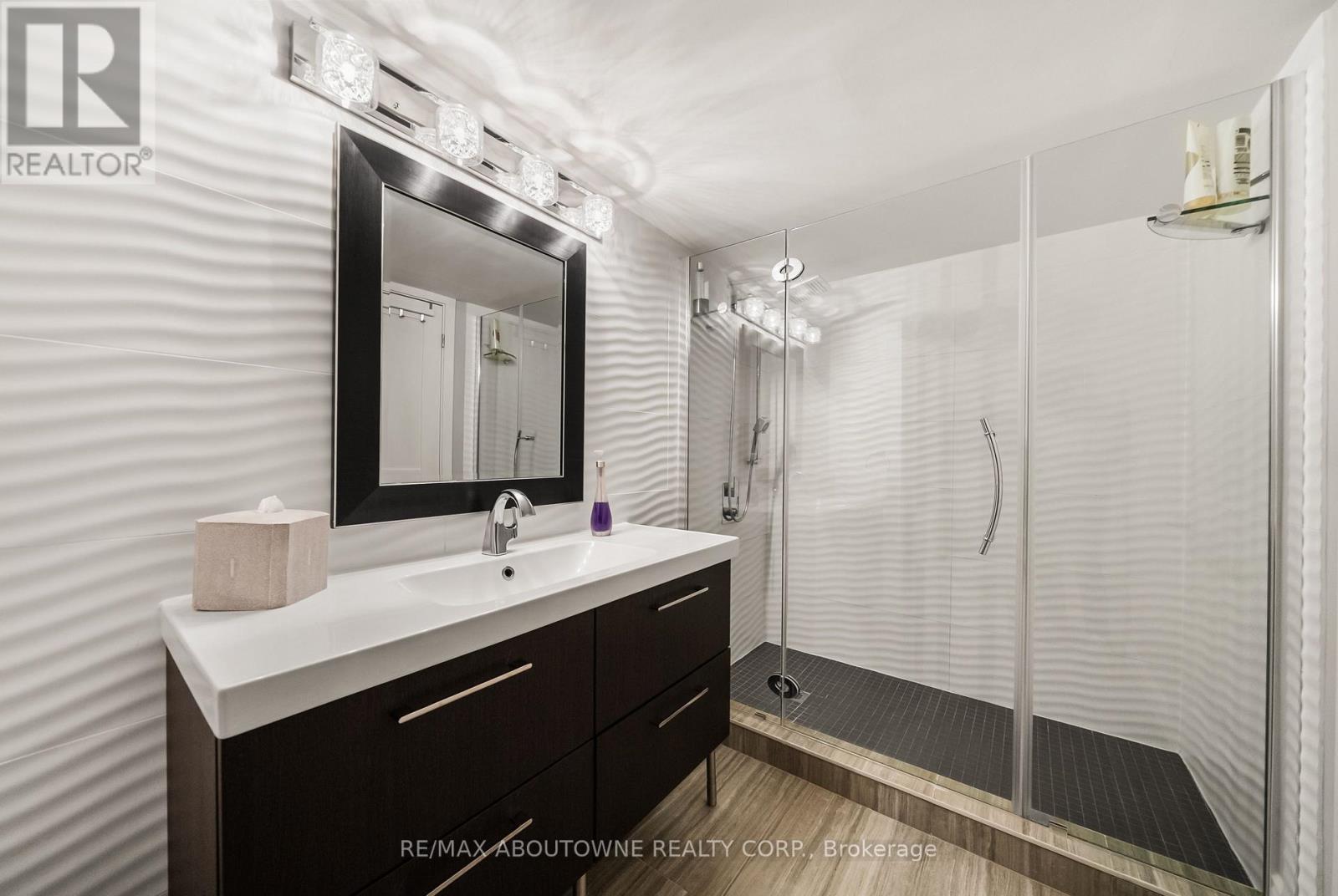 Th9 - 442 Maple Avenue, Burlington, ON