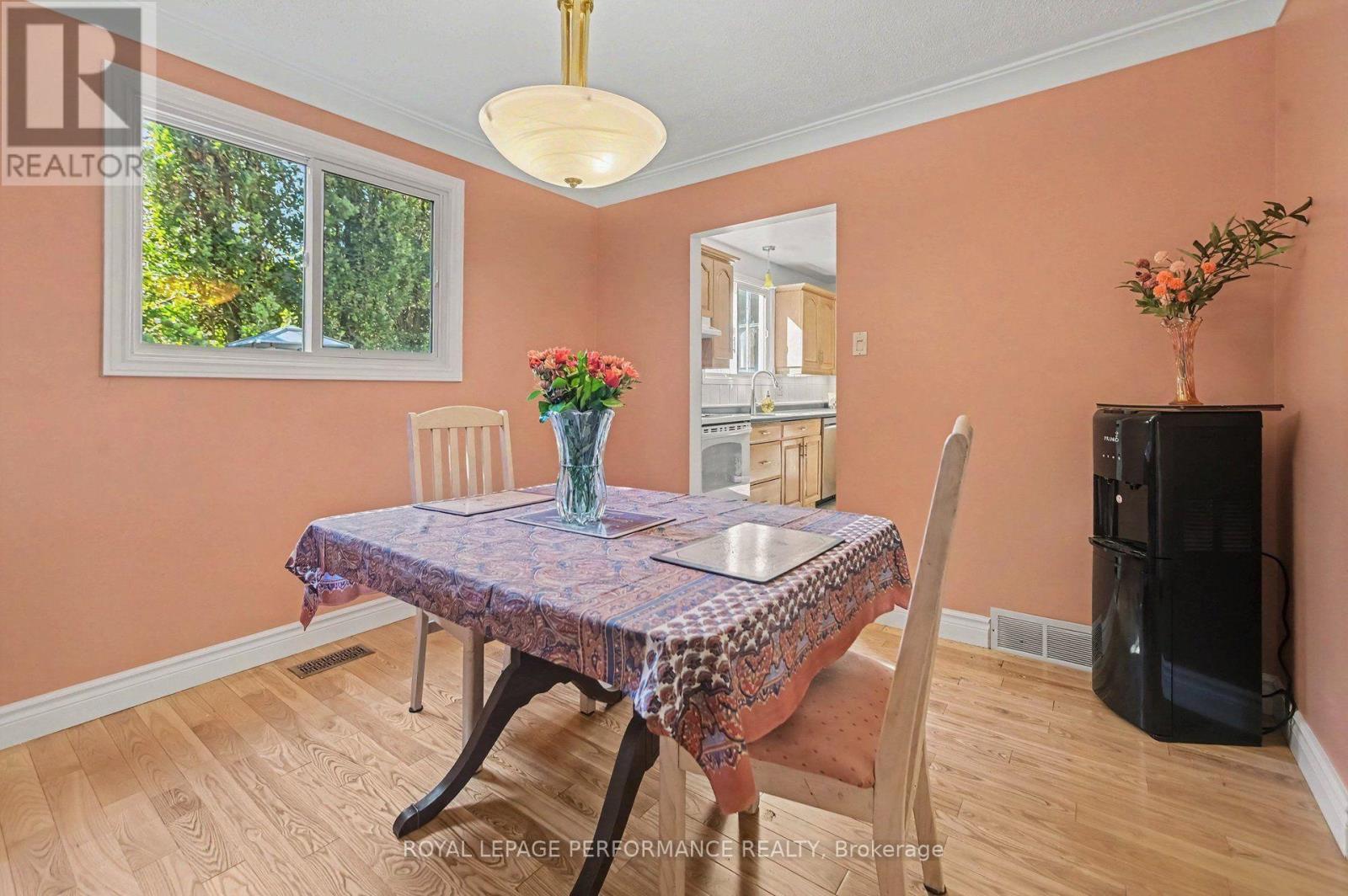 6284 Sundown Crescent, Ottawa, ON