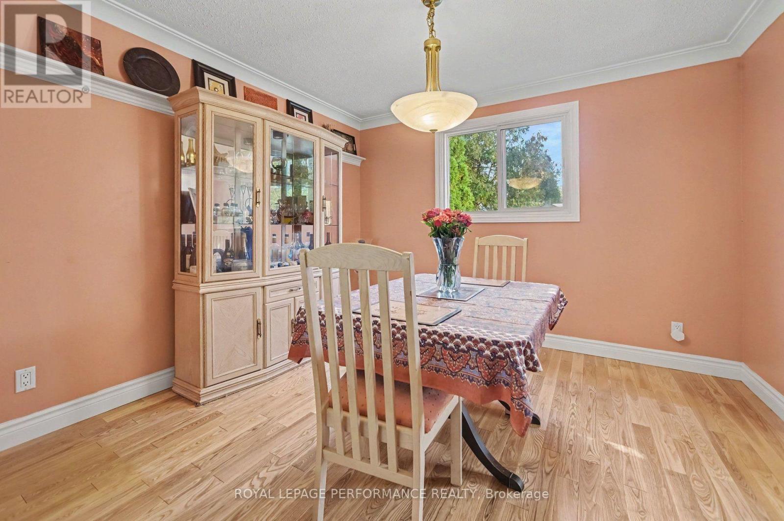 6284 Sundown Crescent, Ottawa, ON