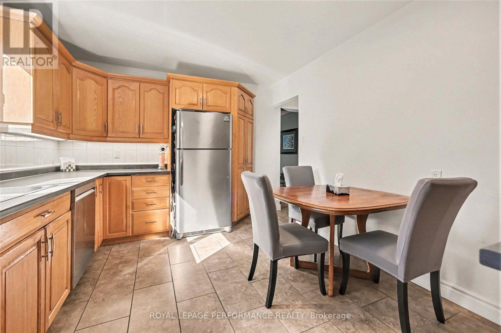 6284 Sundown Crescent, Ottawa, ON