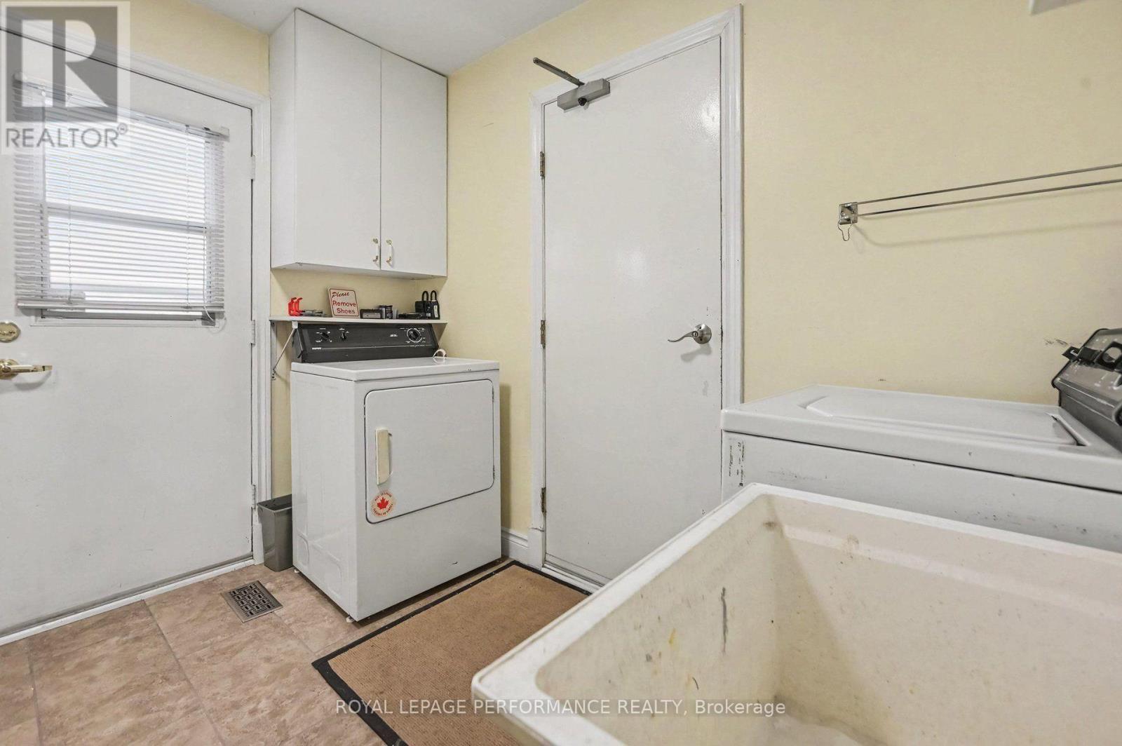 6284 Sundown Crescent, Ottawa, ON