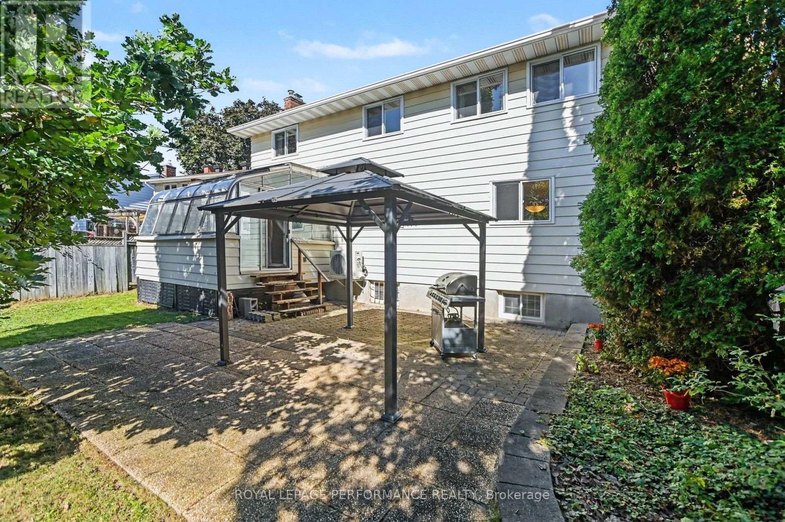 6284 Sundown Crescent, Ottawa, ON