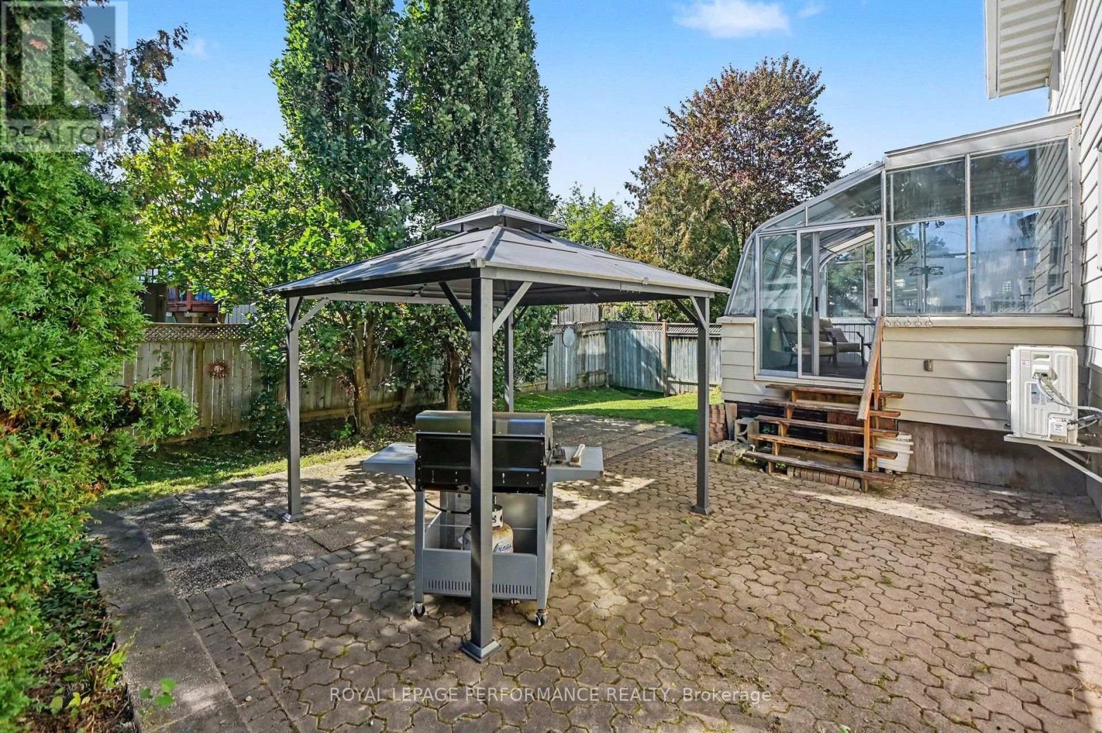 6284 Sundown Crescent, Ottawa, ON