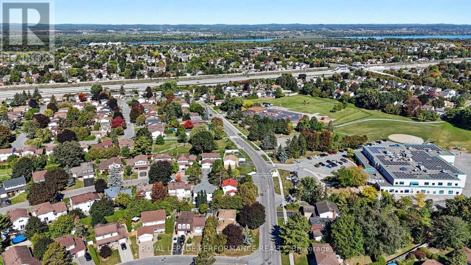 6284 Sundown Crescent, Ottawa, ON