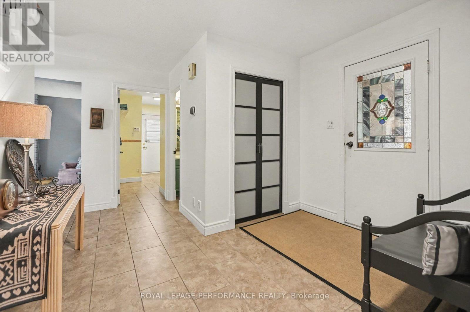 6284 Sundown Crescent, Ottawa, ON