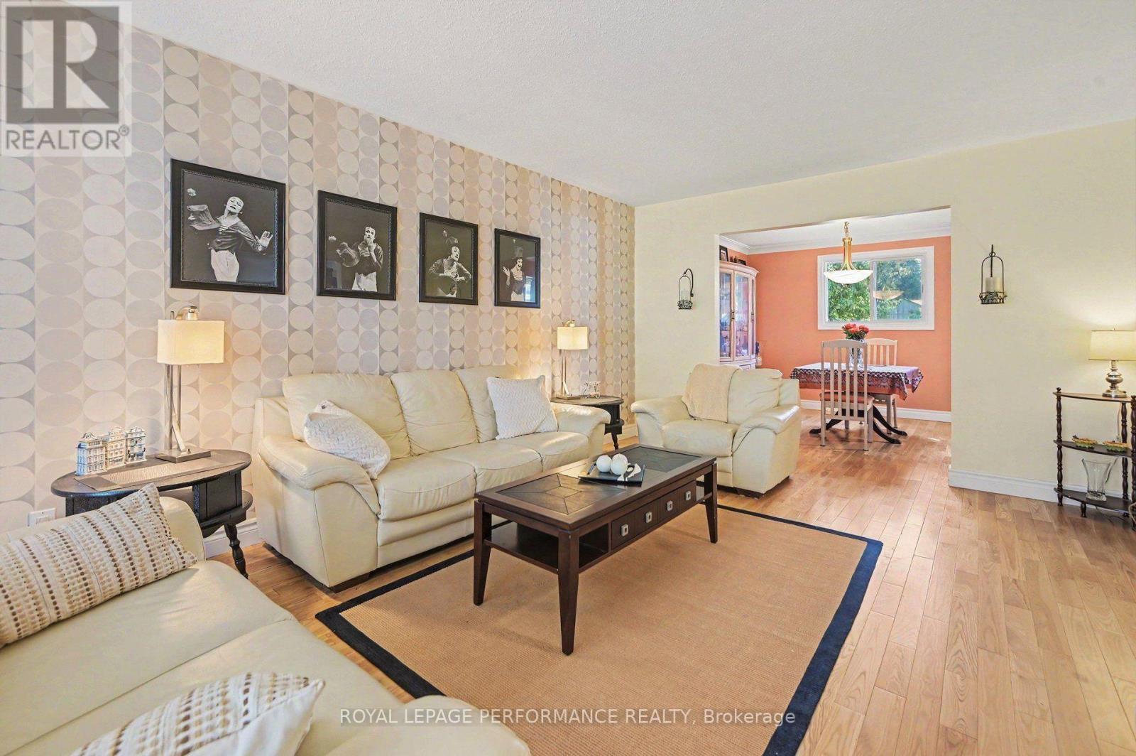 6284 Sundown Crescent, Ottawa, ON