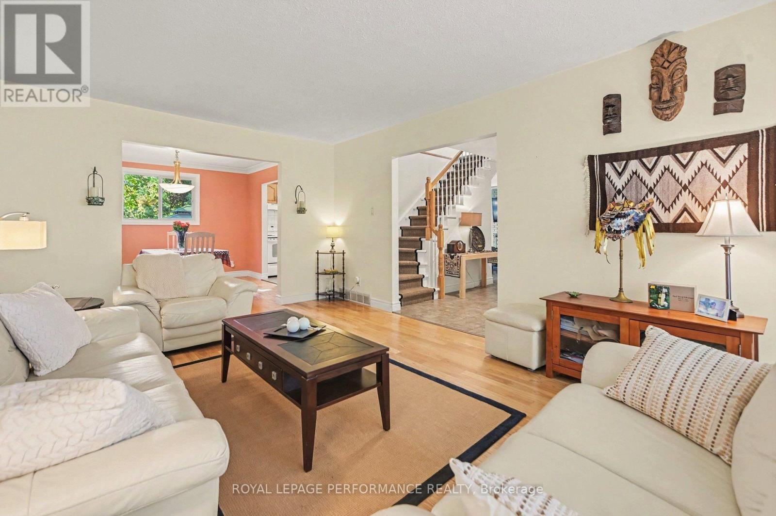 6284 Sundown Crescent, Ottawa, ON