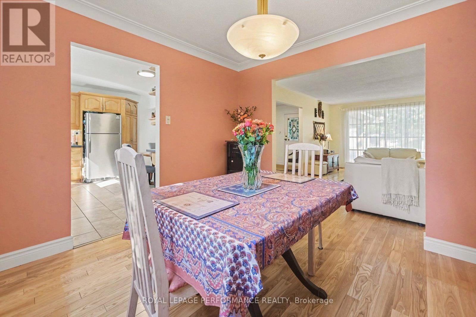 6284 Sundown Crescent, Ottawa, ON