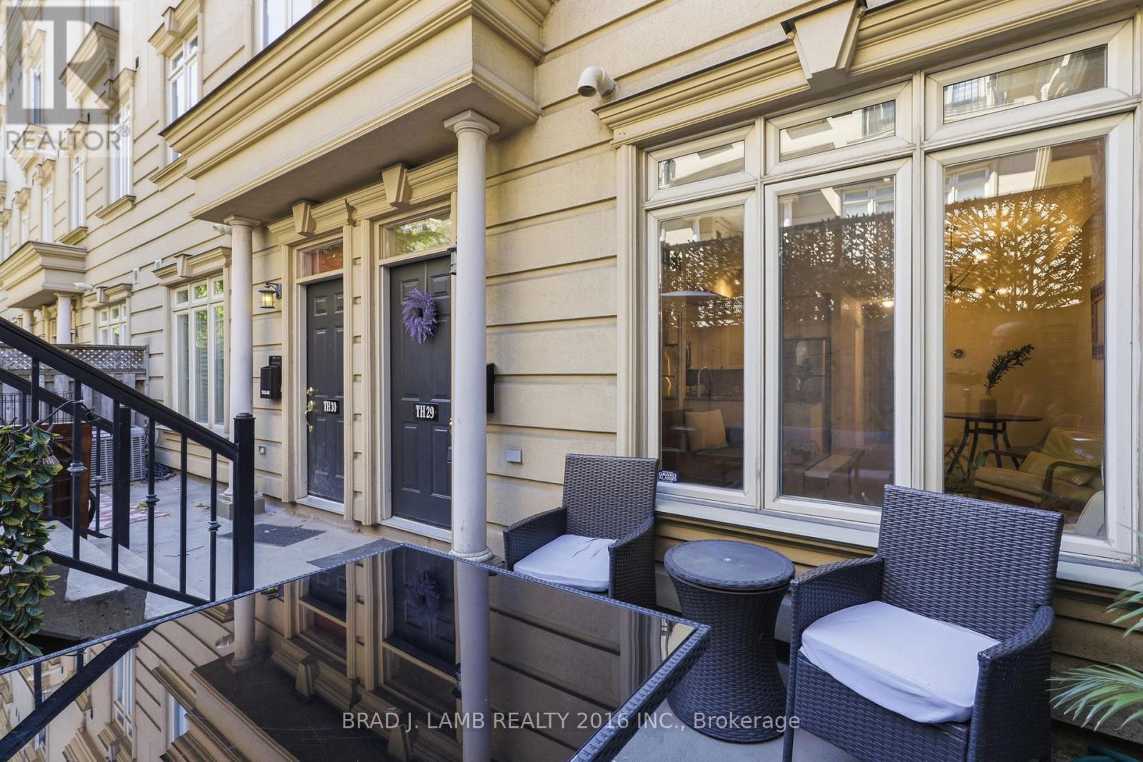 29 - 80 Carr Street, Toronto, ON