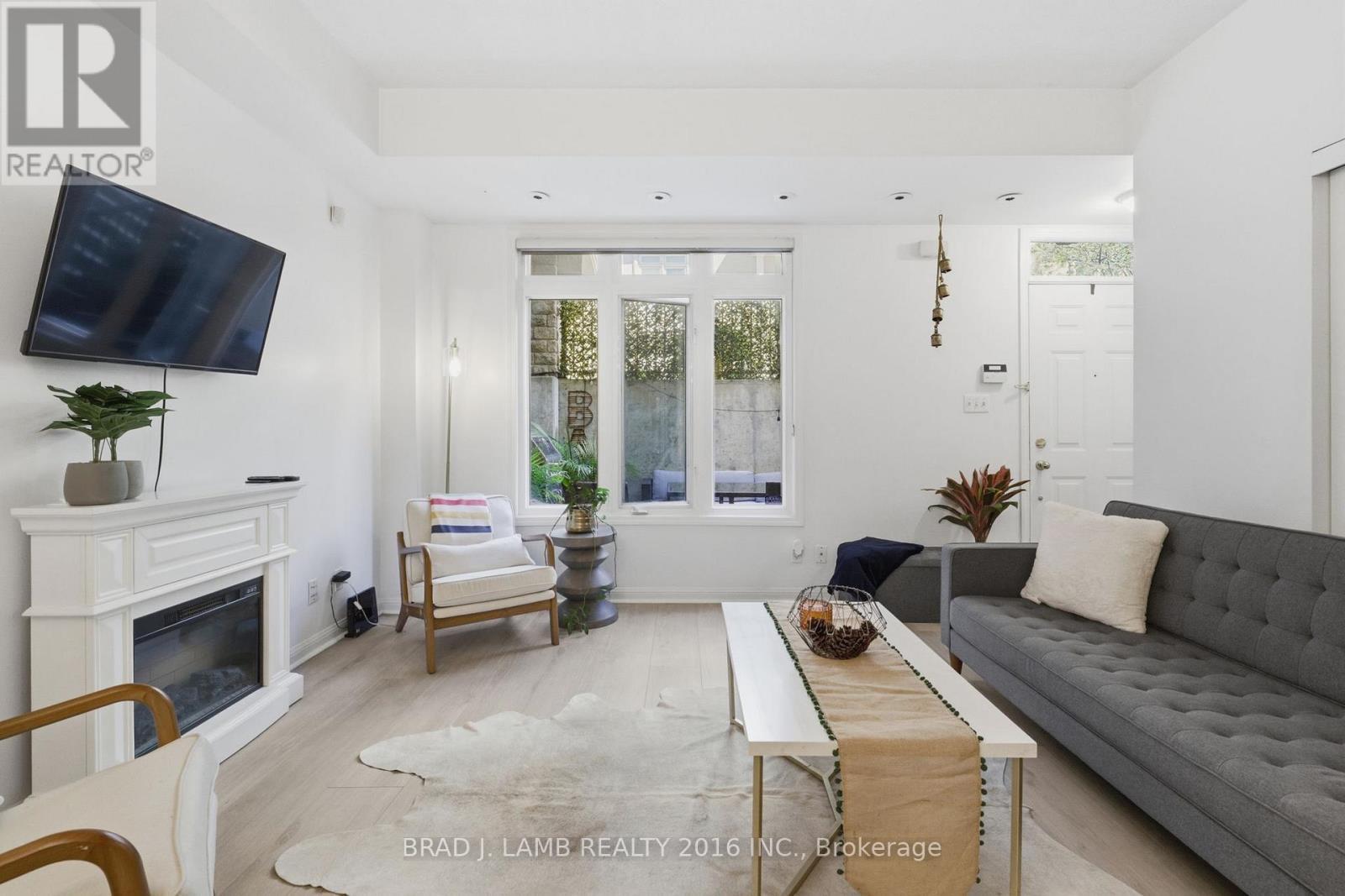 29 - 80 Carr Street, Toronto, ON