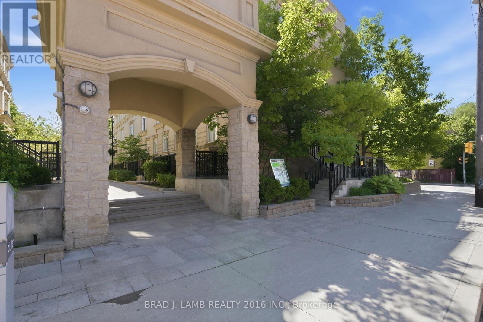 29 - 80 Carr Street, Toronto, ON