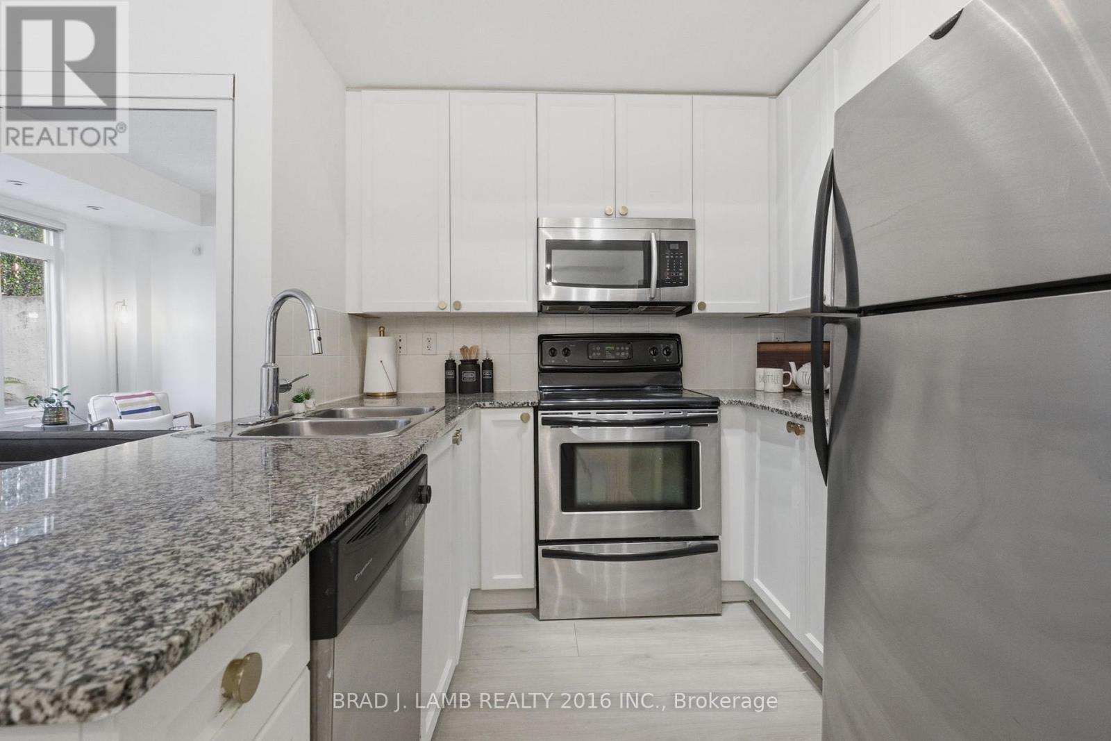 29 - 80 Carr Street, Toronto, ON