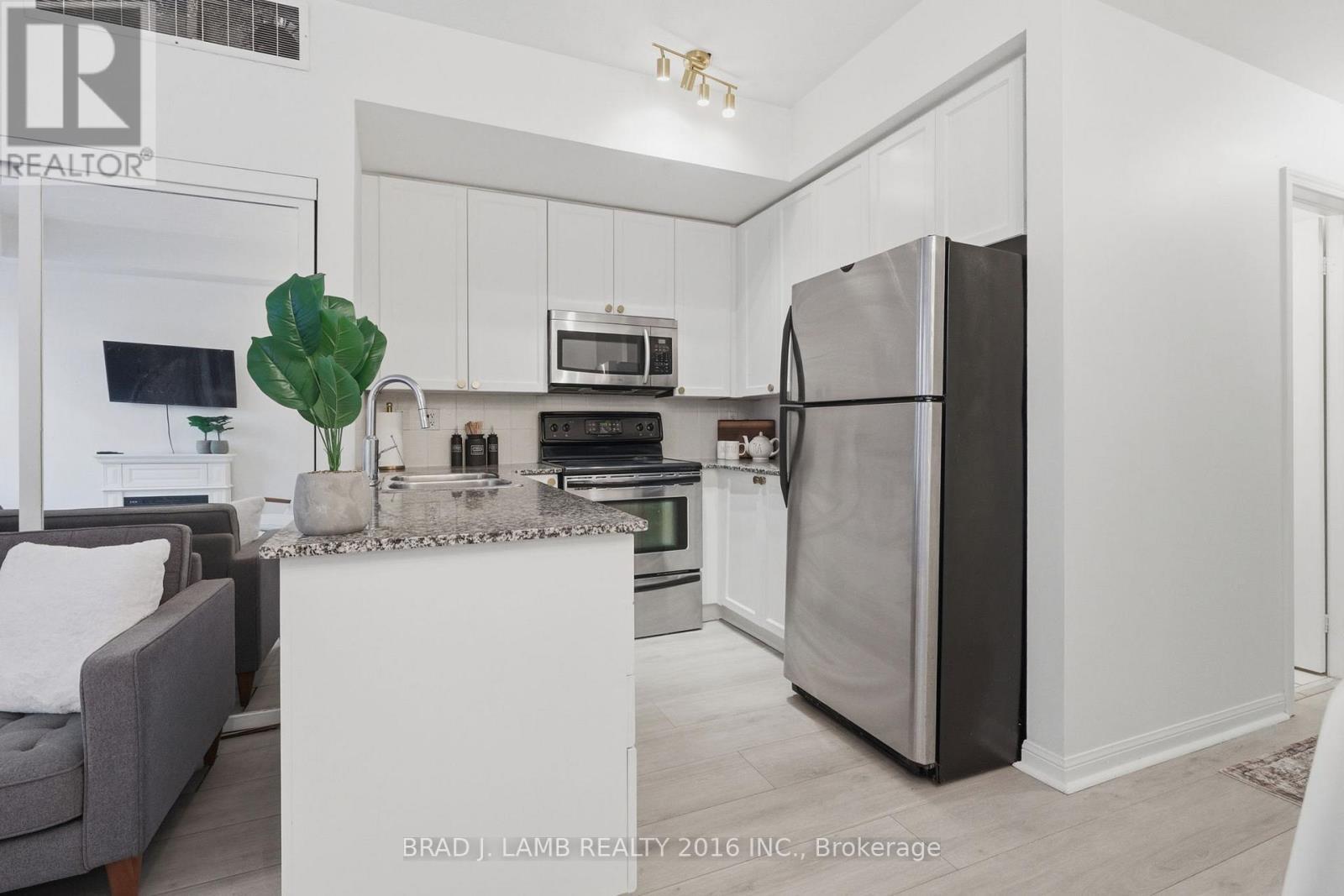 29 - 80 Carr Street, Toronto, ON