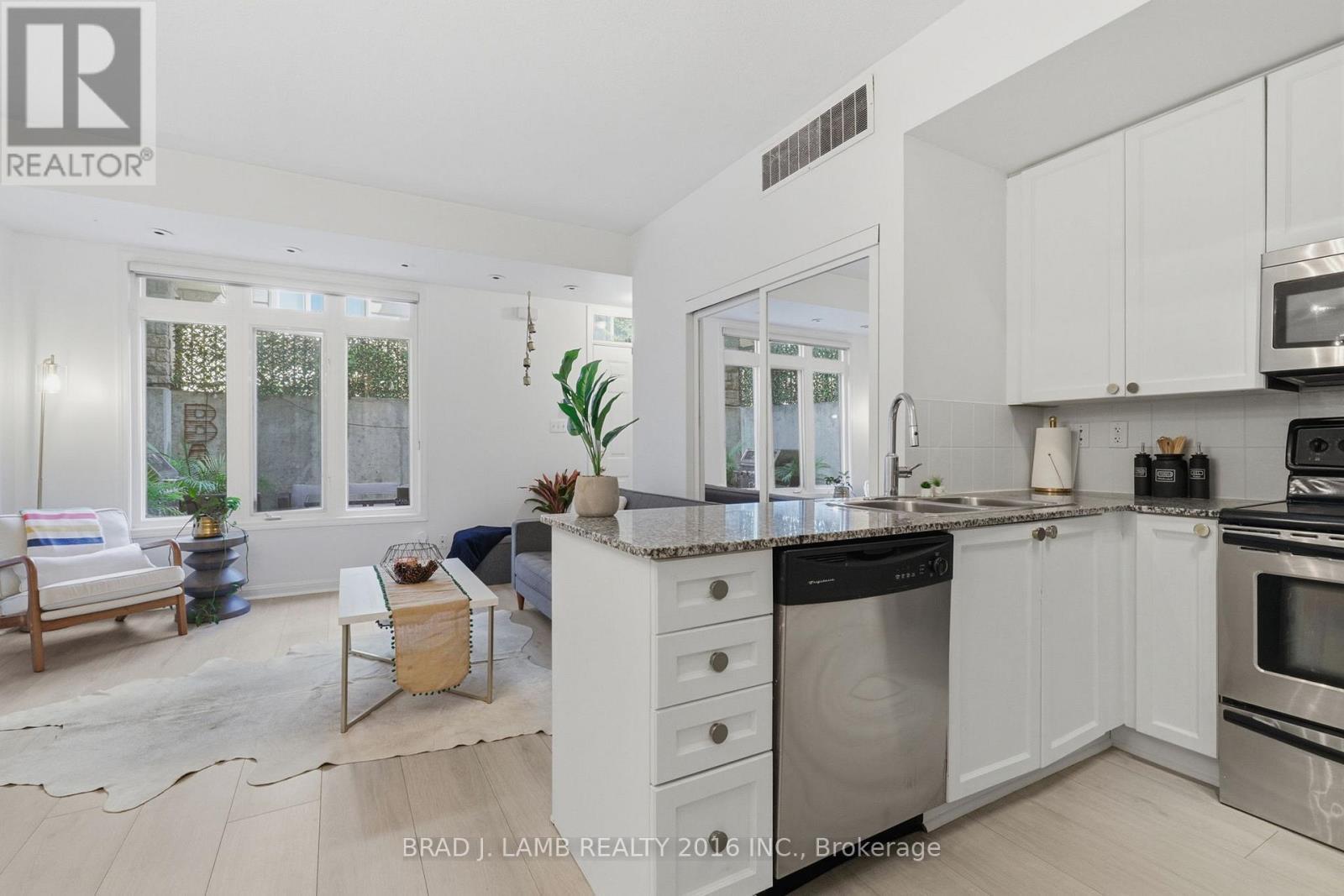 29 - 80 Carr Street, Toronto, ON