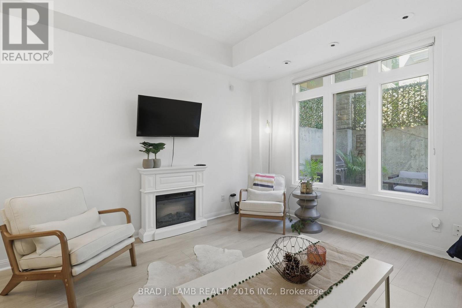 29 - 80 Carr Street, Toronto, ON