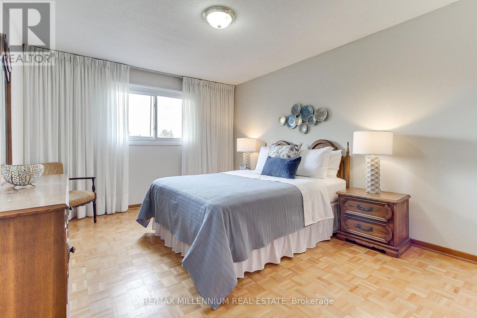 7431 Sigsbee Drive, Mississauga, ON