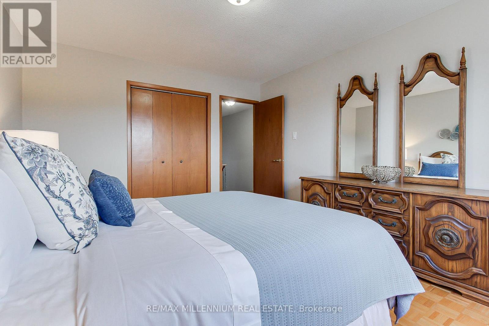 7431 Sigsbee Drive, Mississauga, ON