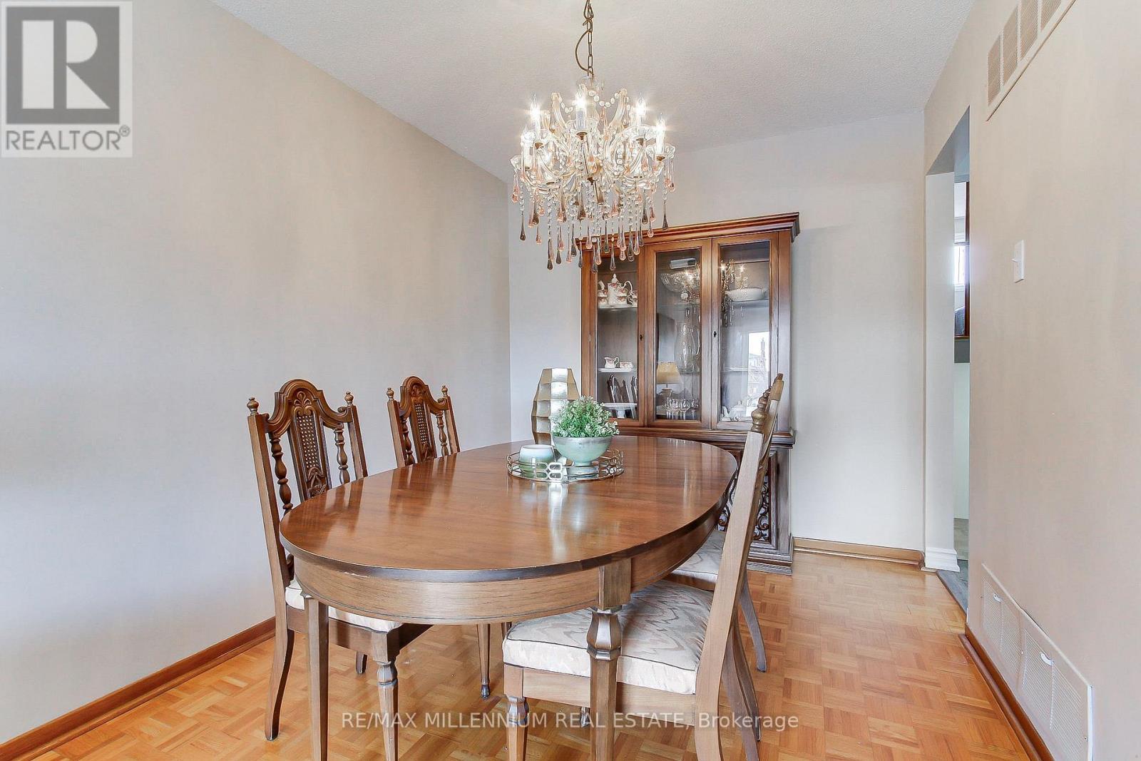 7431 Sigsbee Drive, Mississauga, ON