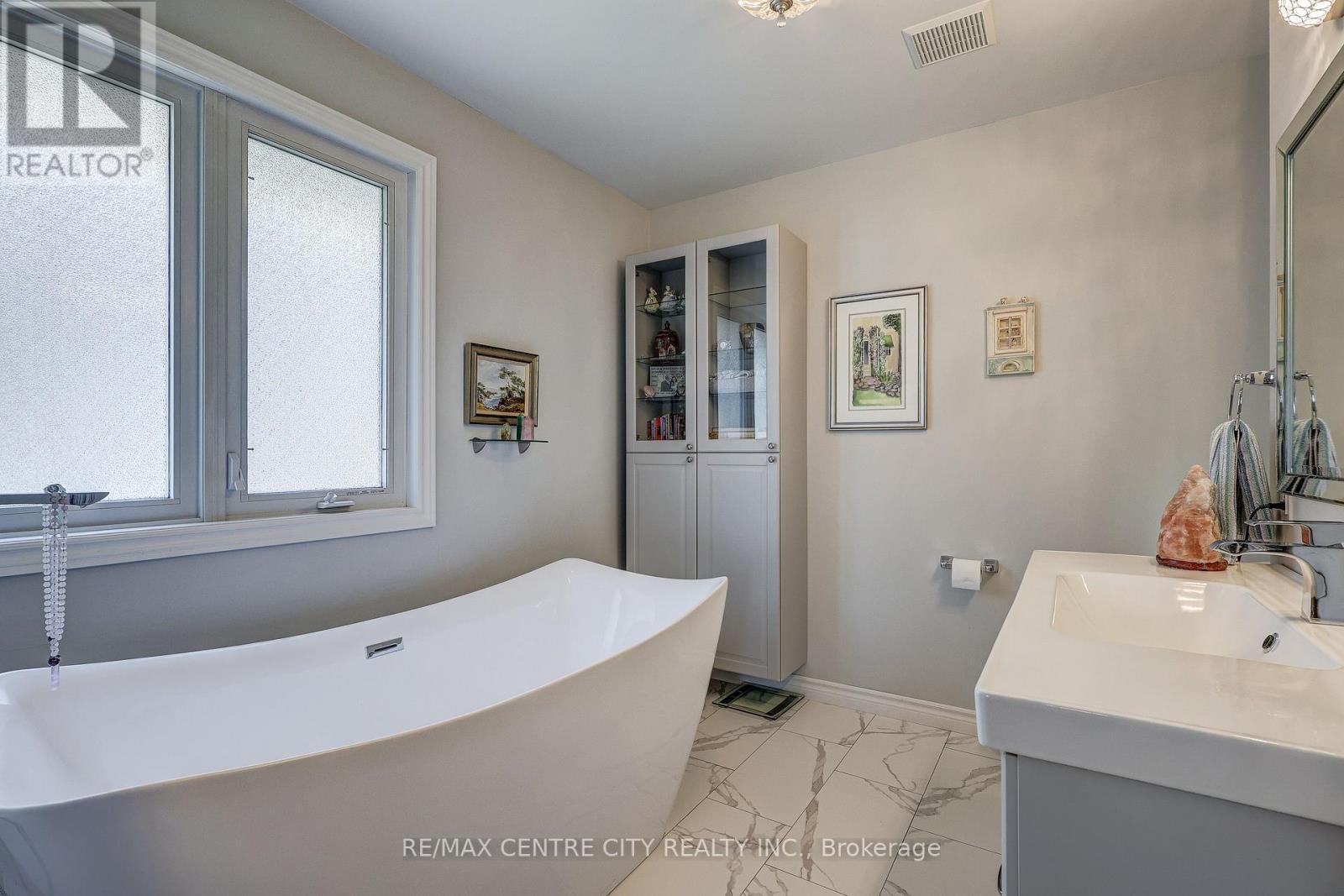8 - 20 Windemere Place, St. Thomas, ON
