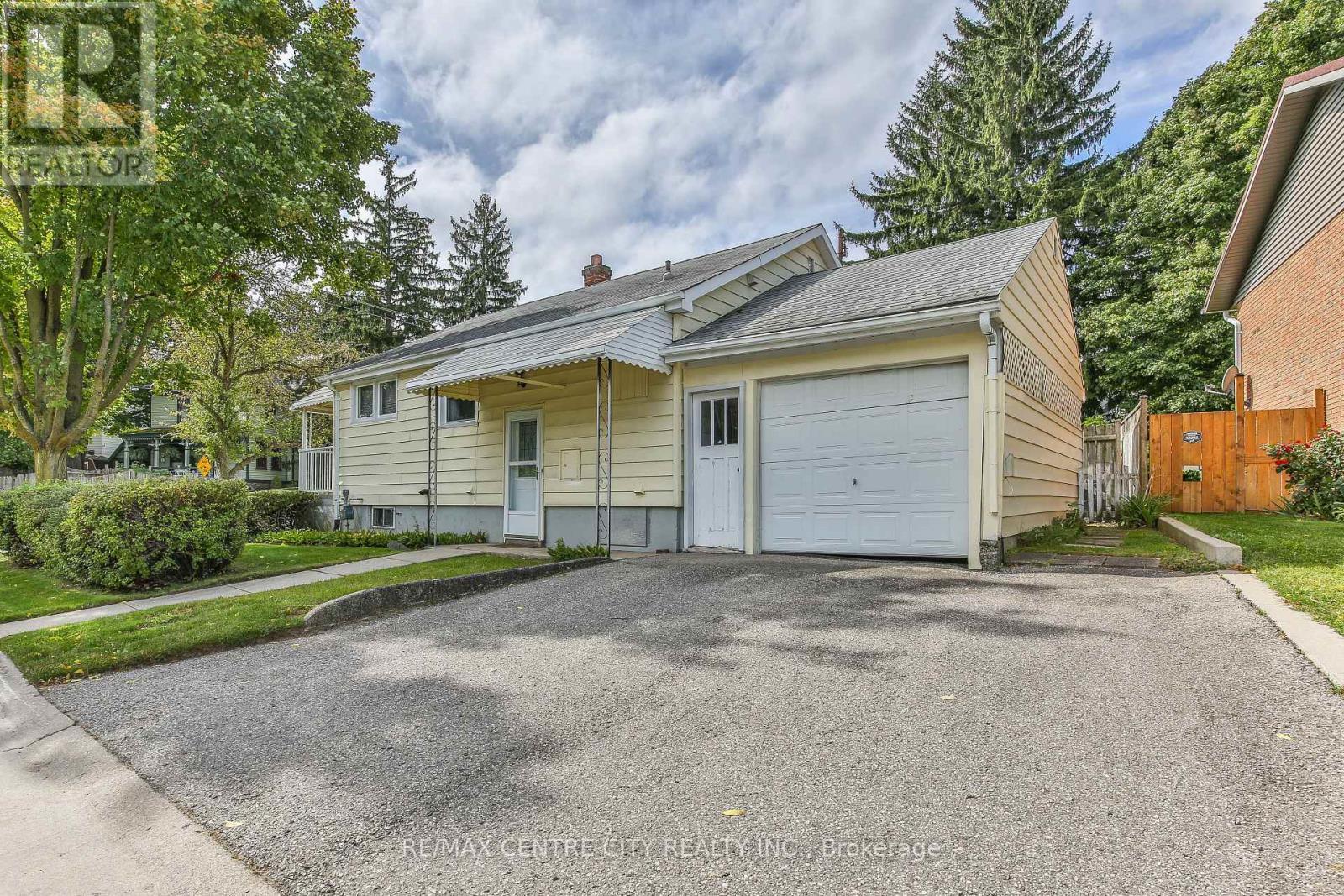 10 Concession Street E, Tillsonburg, ON