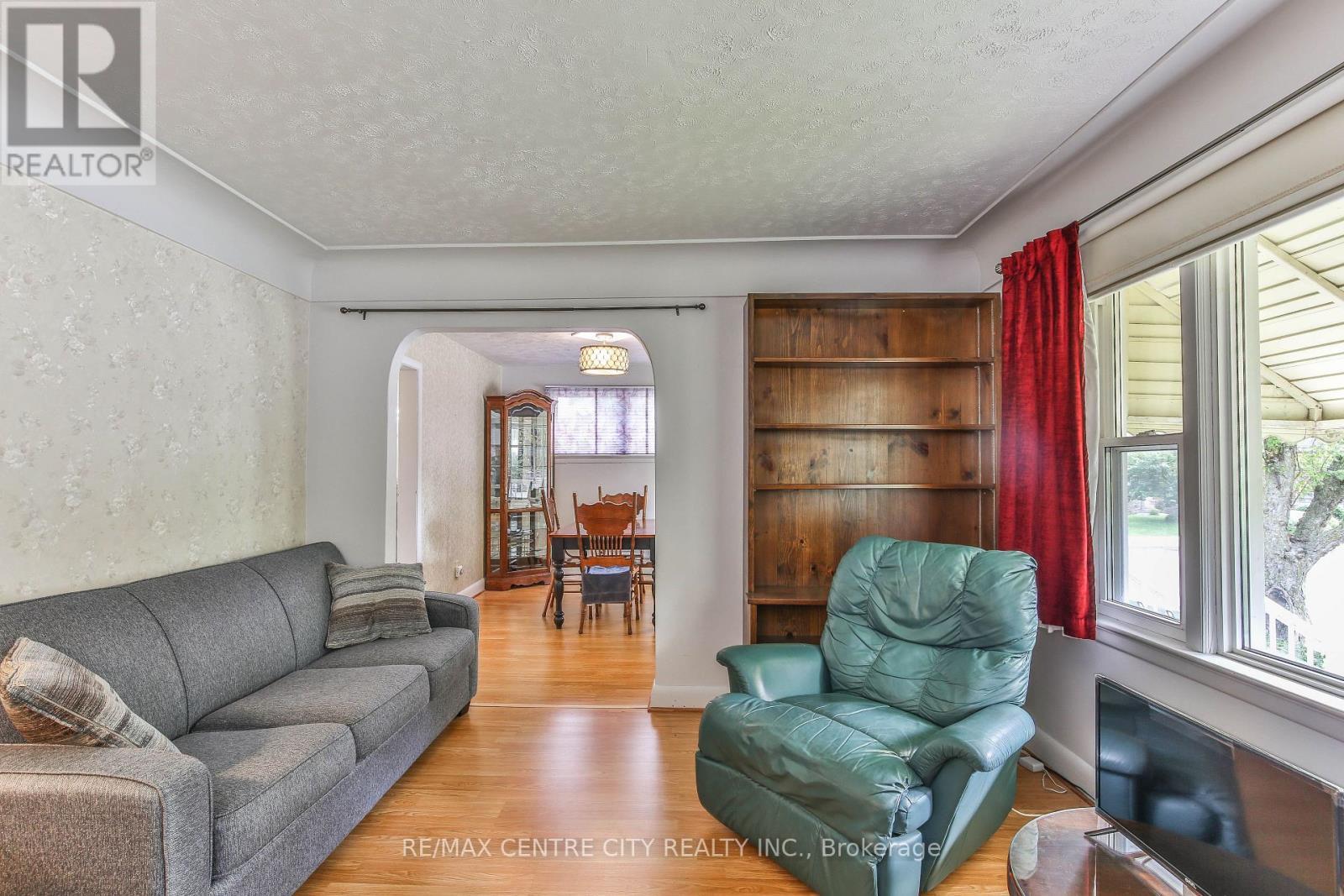 10 Concession Street E, Tillsonburg, ON