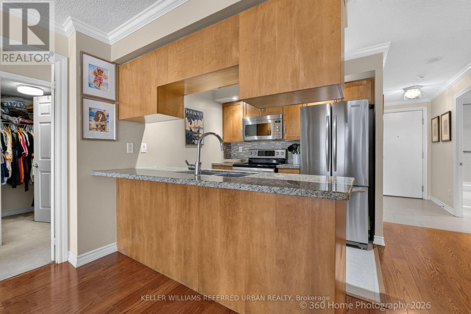 Breakfast Bar where you can place bar stools - 339 - 250 Wellington Street W, Toronto, ON