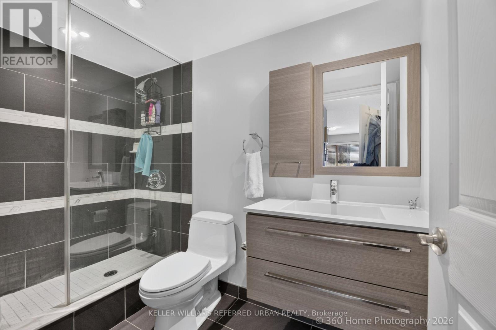 Ensuite Bath - 339 - 250 Wellington Street W, Toronto, ON