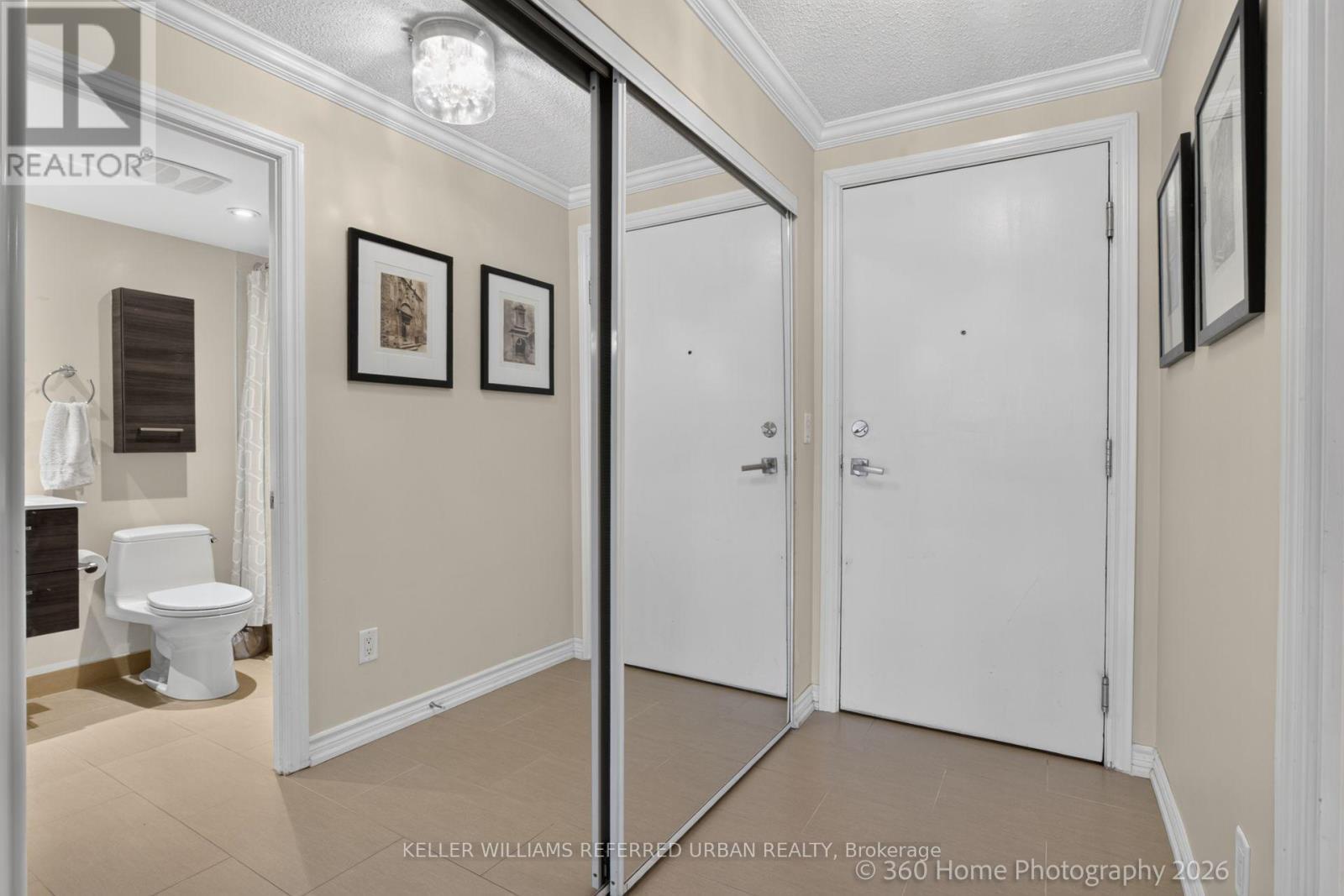 Foyer with Double Closet - 339 - 250 Wellington Street W, Toronto, ON