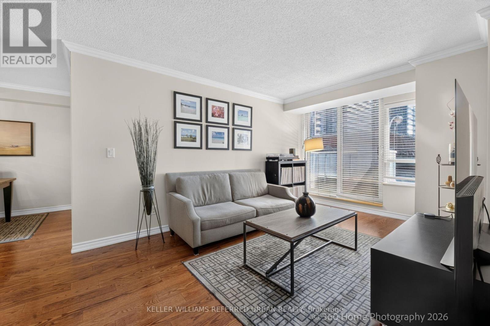 Open Concept Large Living Room - 339 - 250 Wellington Street W, Toronto, ON