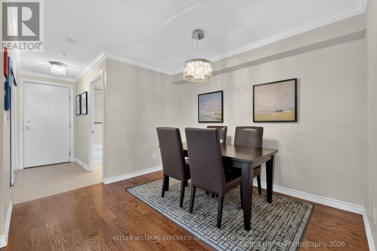 Separate Den can be an extra room for your hobbies - 339 - 250 Wellington Street W, Toronto, ON