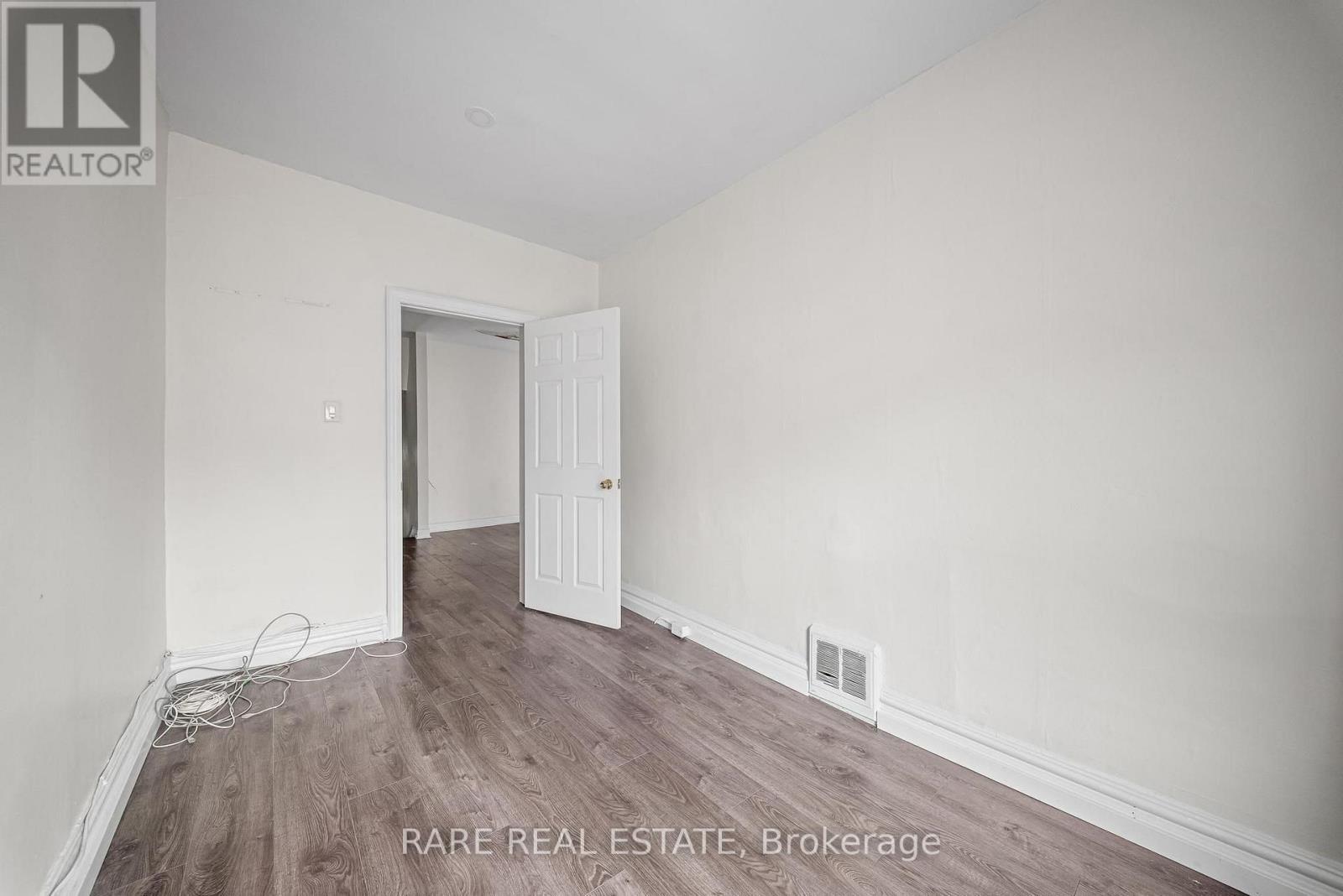 200 Bathurst Street, Toronto, ON