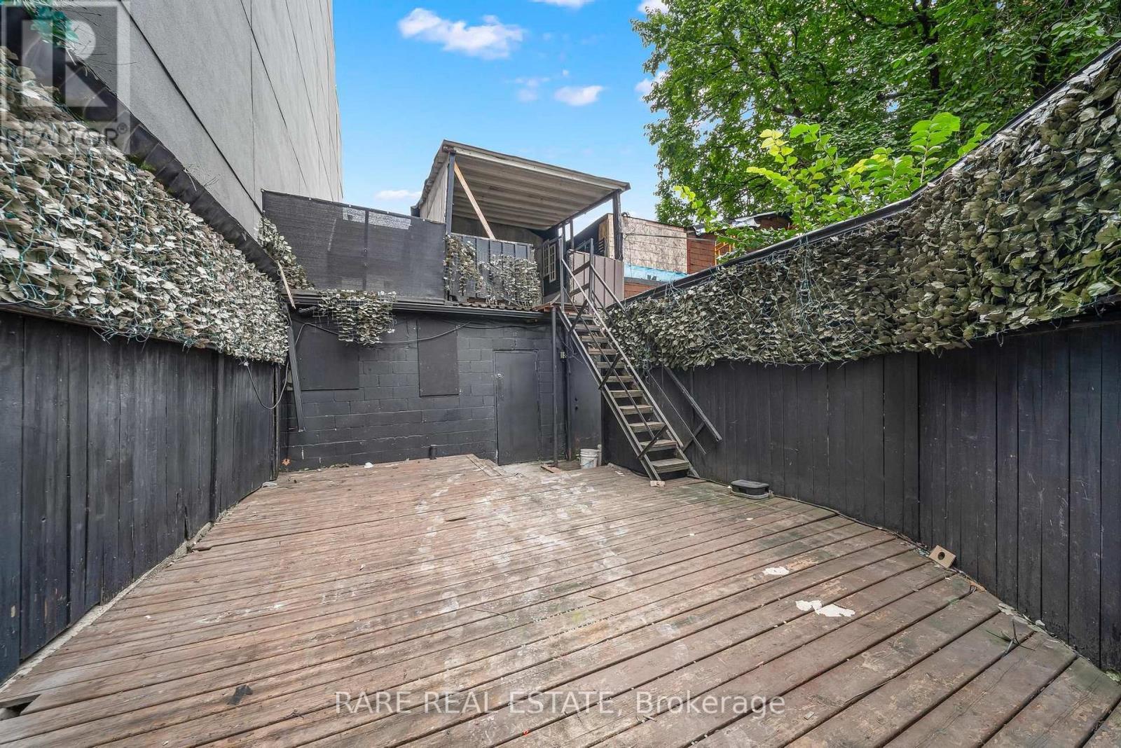 200 Bathurst Street, Toronto, ON