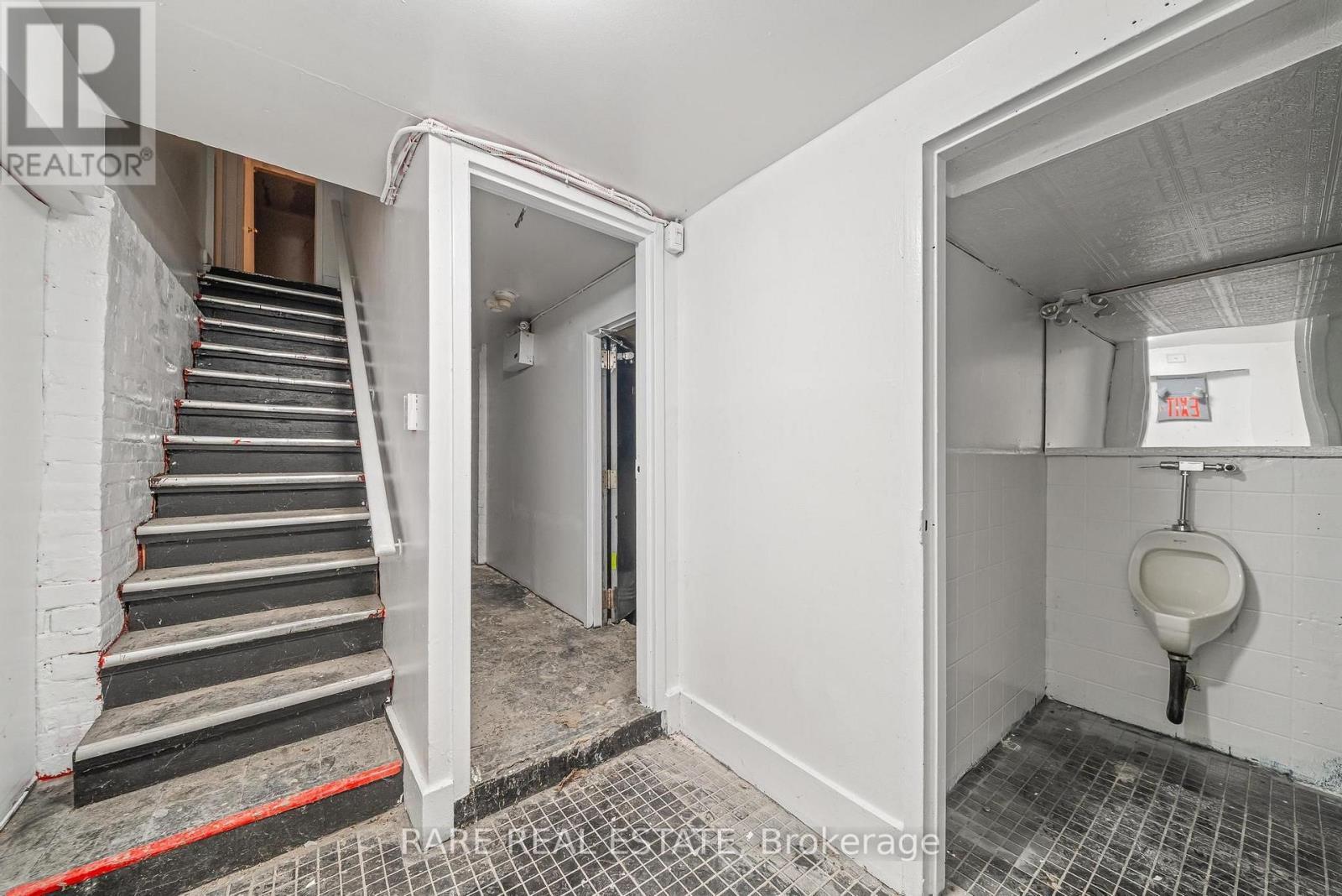 200 Bathurst Street, Toronto, ON