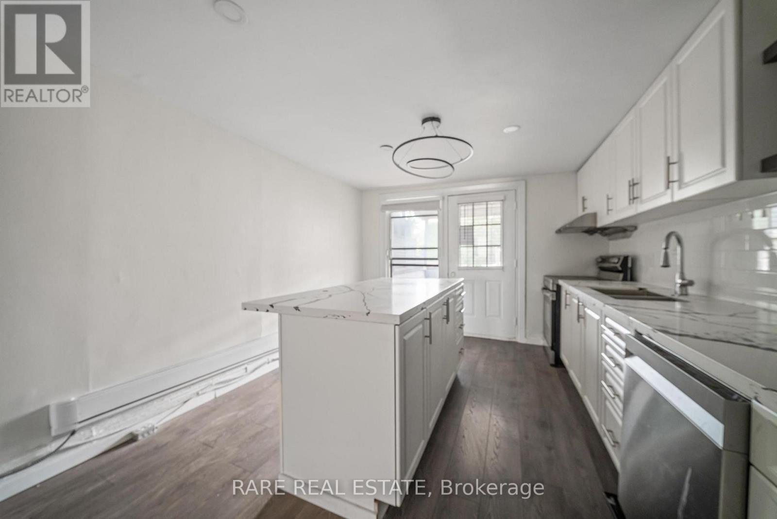 200 Bathurst Street, Toronto, ON