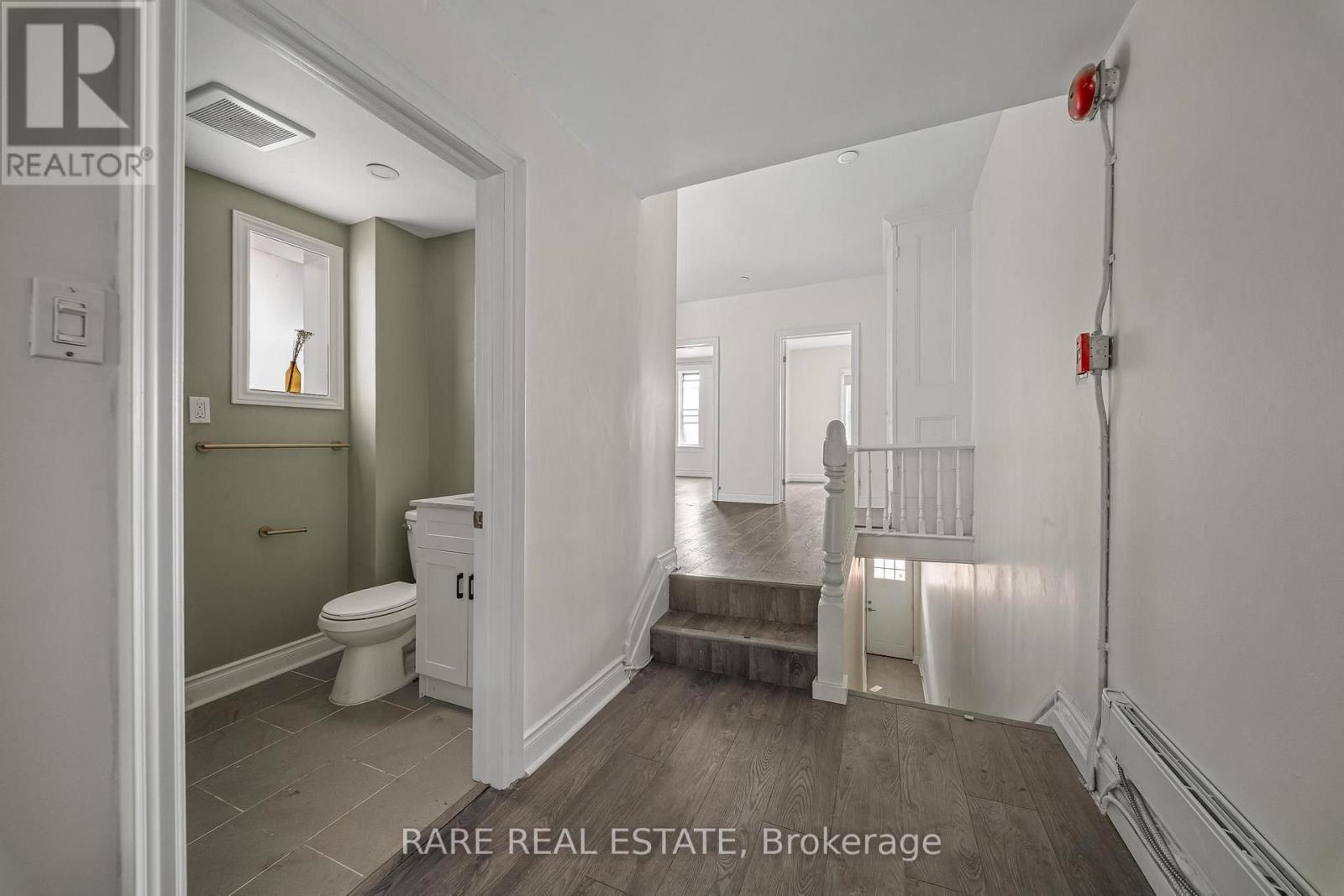 200 Bathurst Street, Toronto, ON