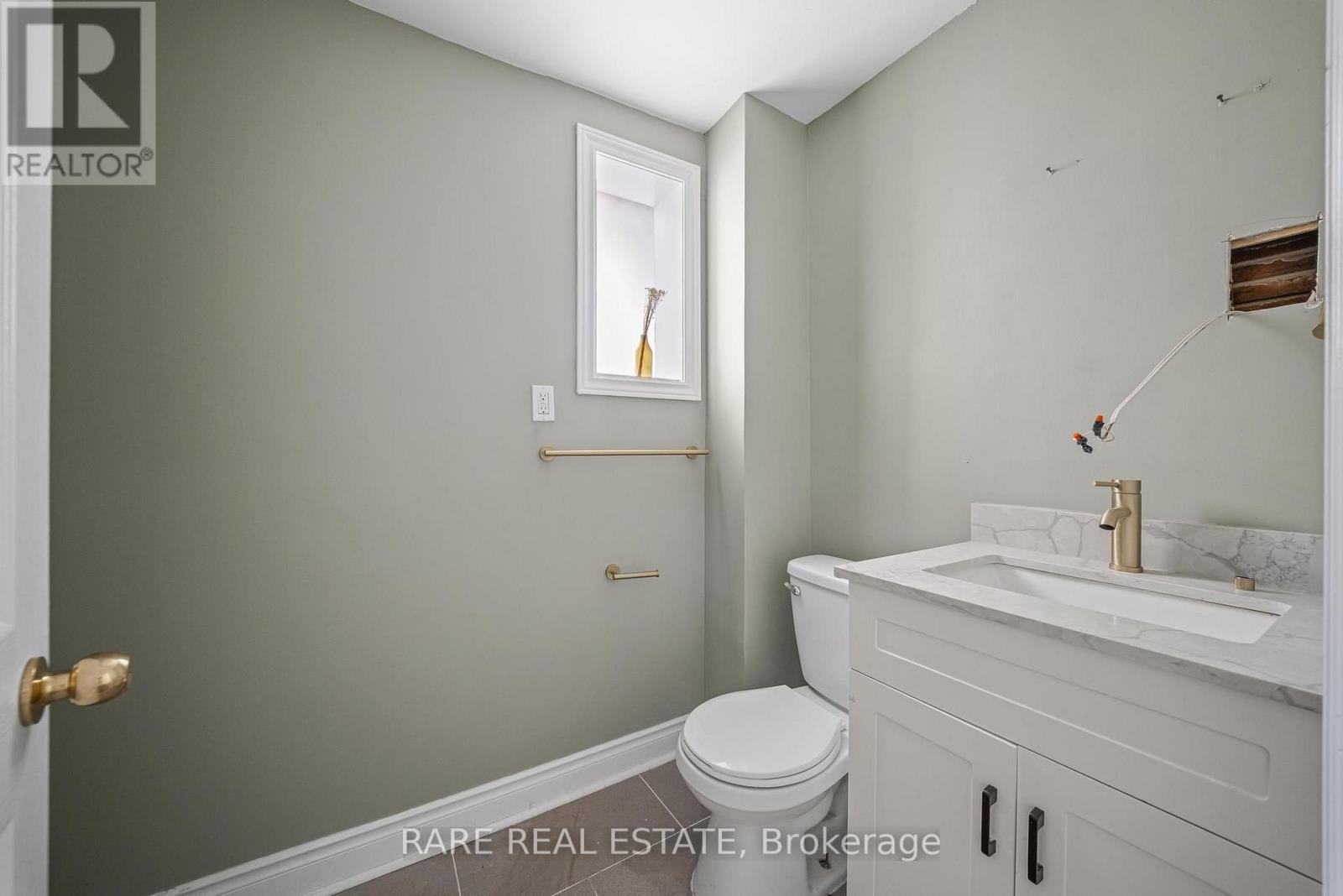 200 Bathurst Street, Toronto, ON