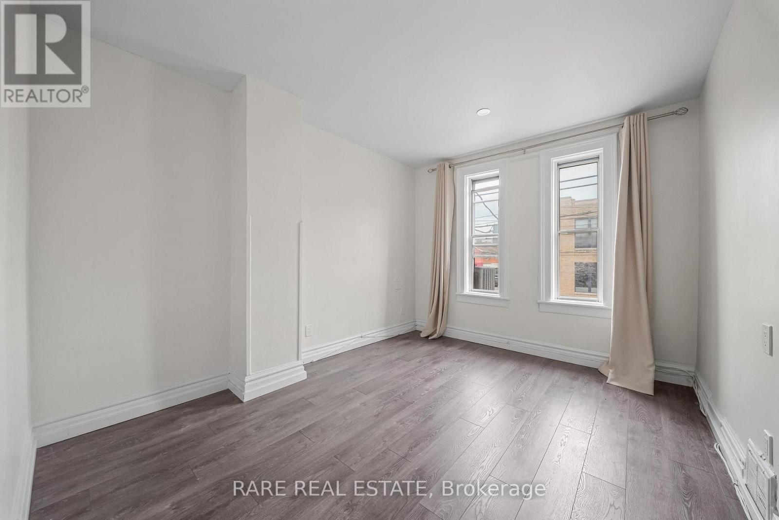 200 Bathurst Street, Toronto, ON