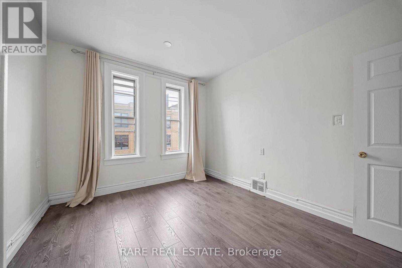 200 Bathurst Street, Toronto, ON