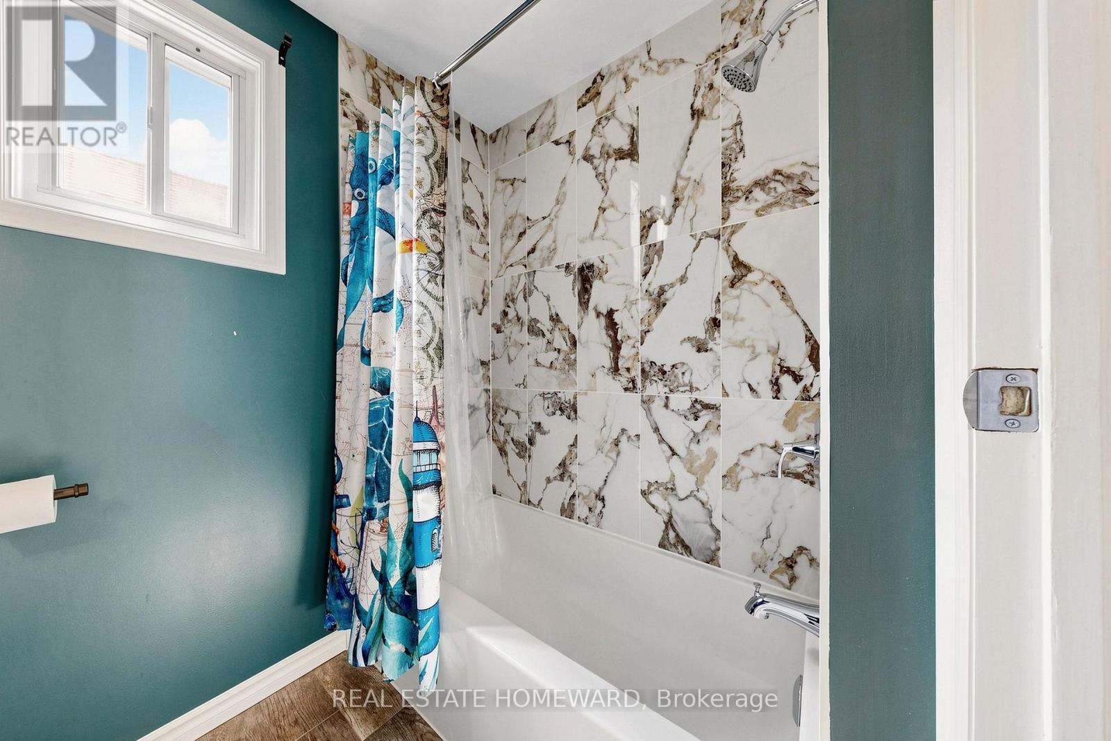 Main Floor Bathroom - 120 Pitt Avenue, Toronto, ON