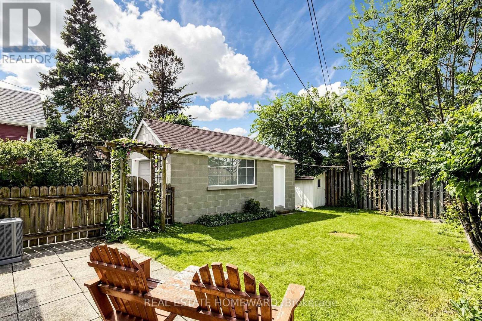 Backyard Patio - 120 Pitt Avenue, Toronto, ON