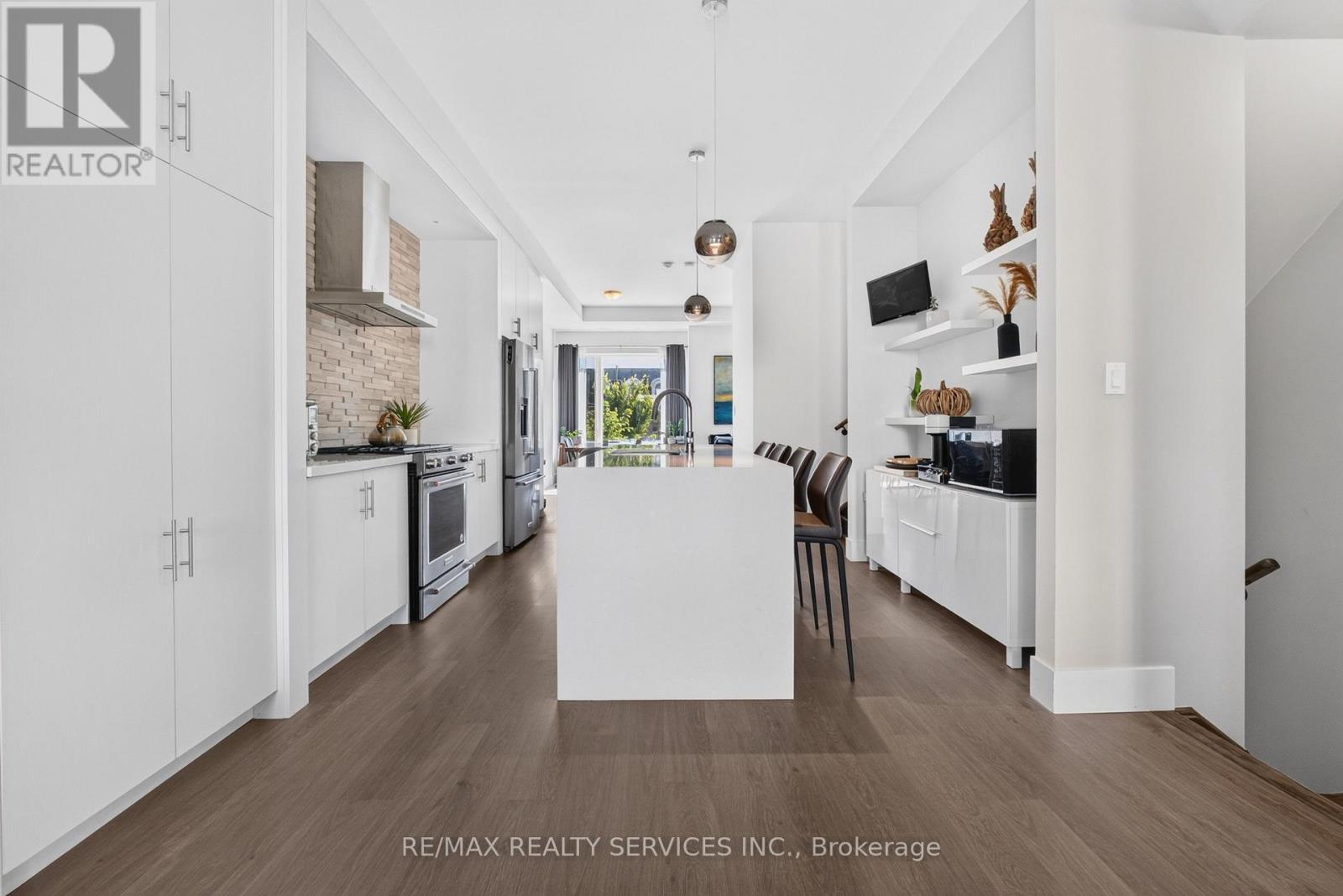3878 Major Mackenzie Drive W, Vaughan, ON