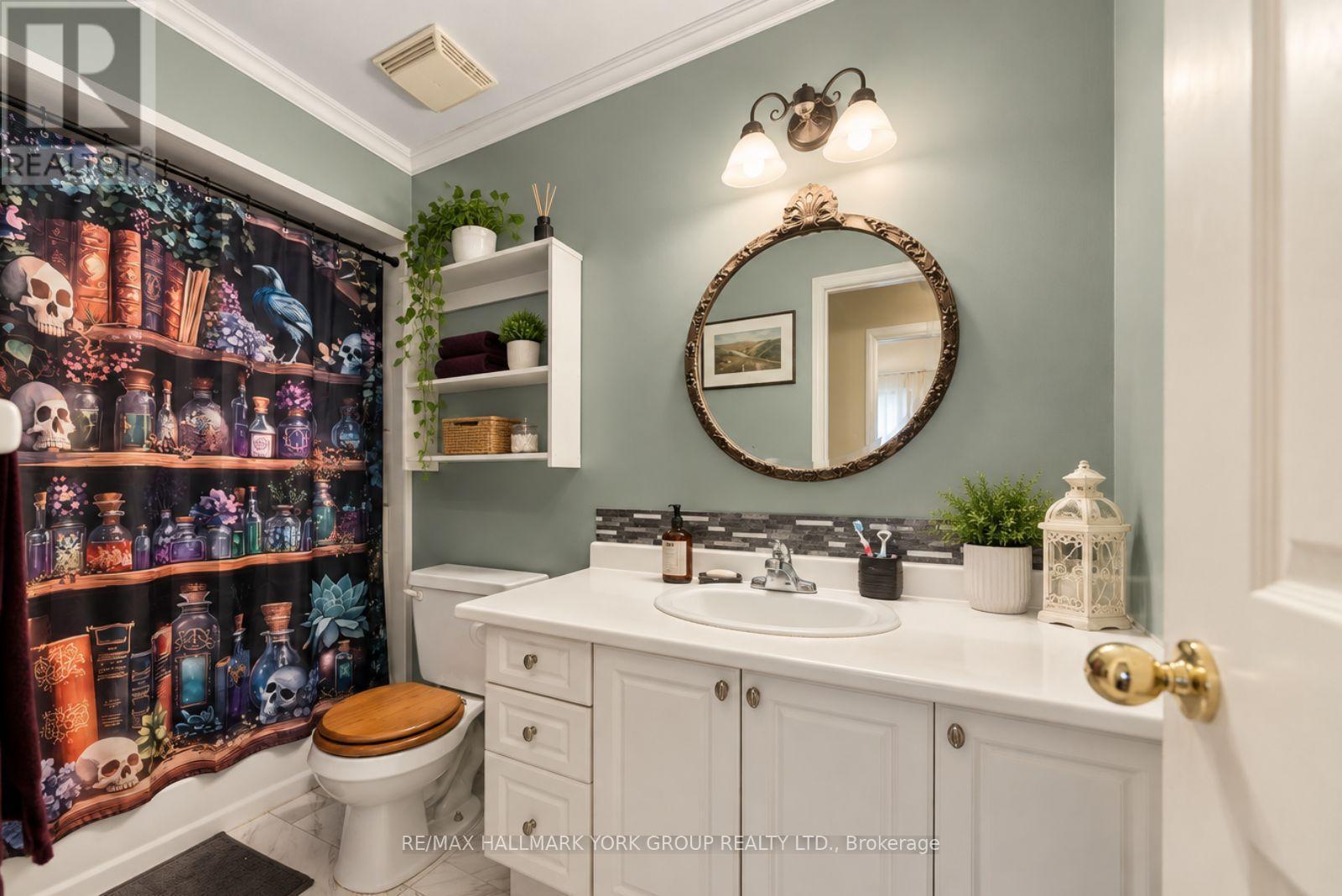537 Walpole Crescent, Newmarket, ON