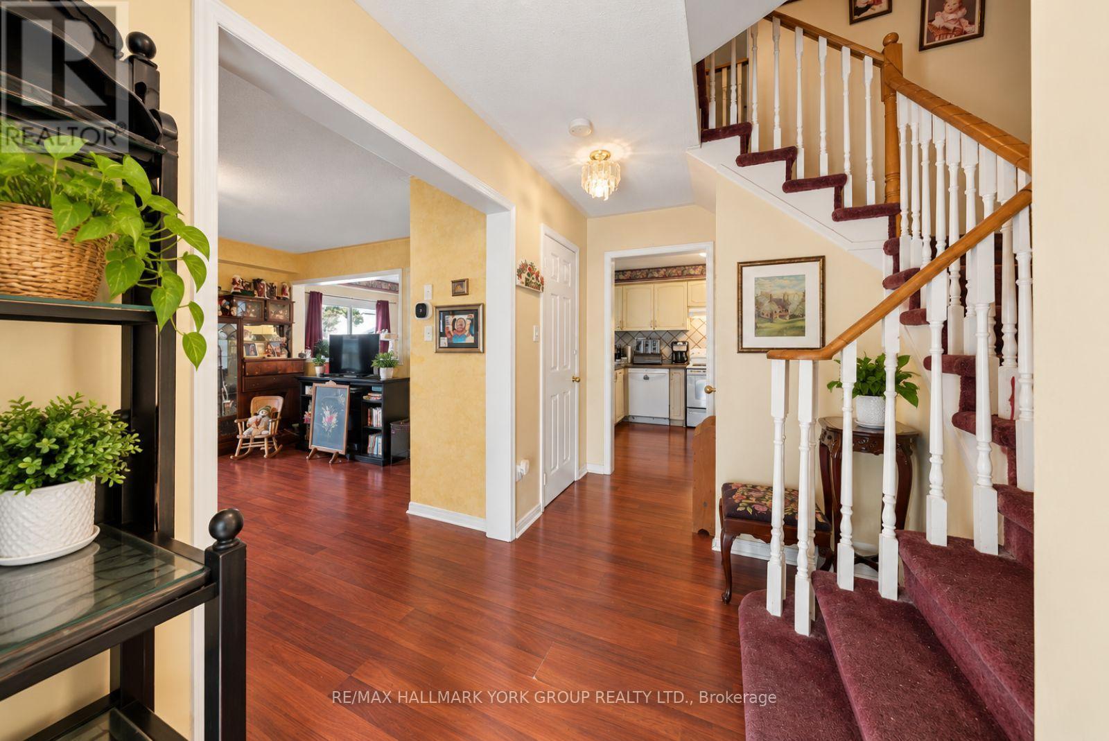 537 Walpole Crescent, Newmarket, ON