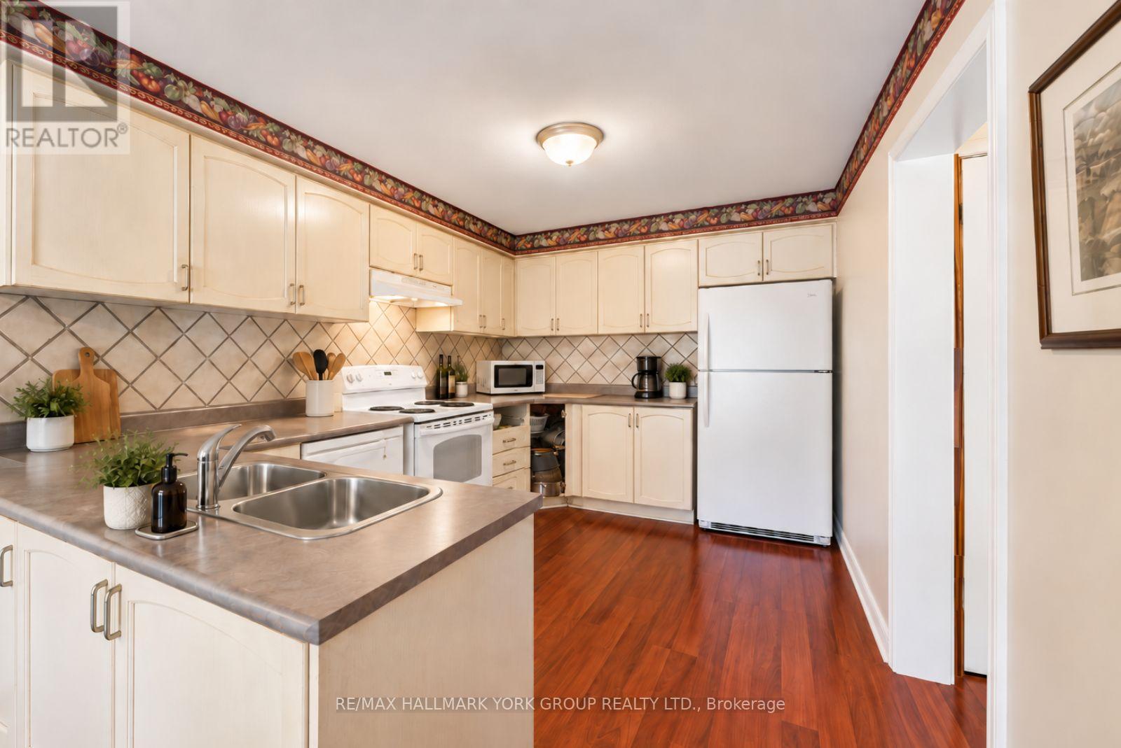 537 Walpole Crescent, Newmarket, ON