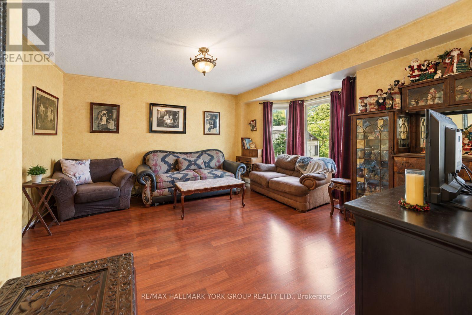 537 Walpole Crescent, Newmarket, ON