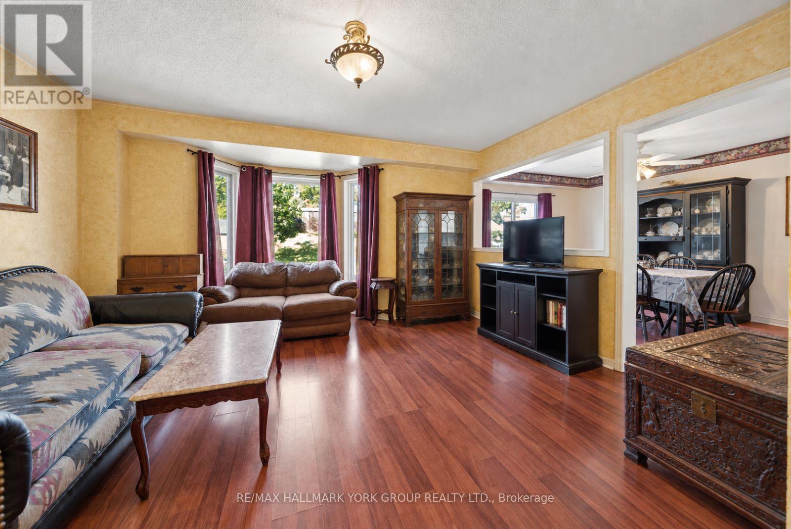 537 Walpole Crescent, Newmarket, ON