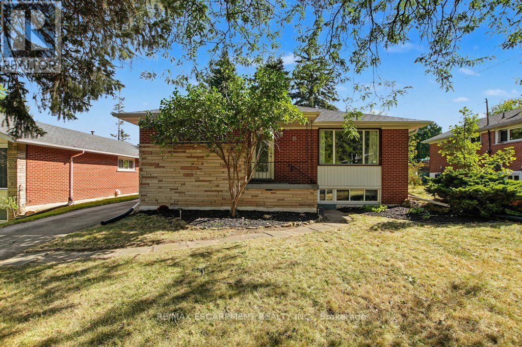 15 Carwyn Crescent, Hamilton, ON
